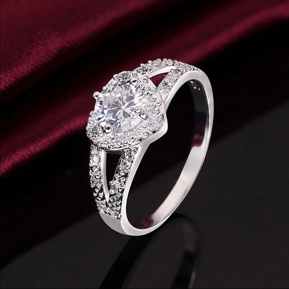NEW 925 Exquisite Silver Heart-shaped Rings - Picture 3 of 4
